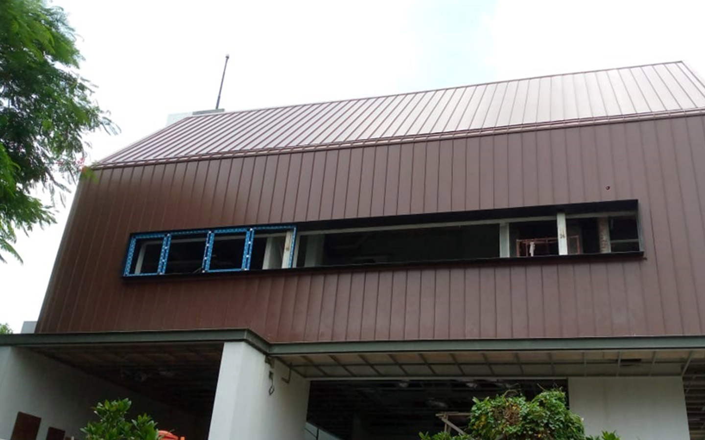 Colorbond® Cocoa Brown Private House Jakarta.jpg
